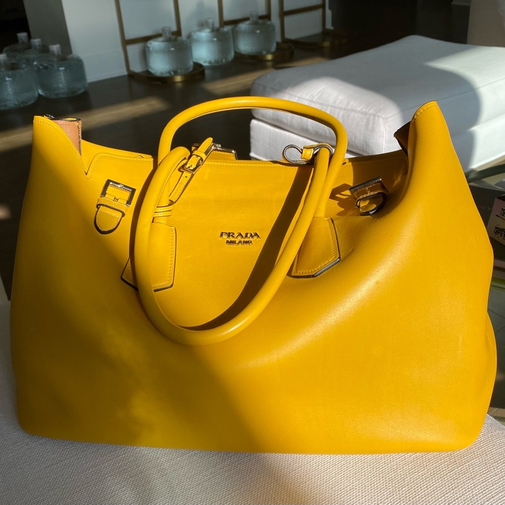 Prada travel bag. Perfect condition. Yellow - Picture 5 of 10